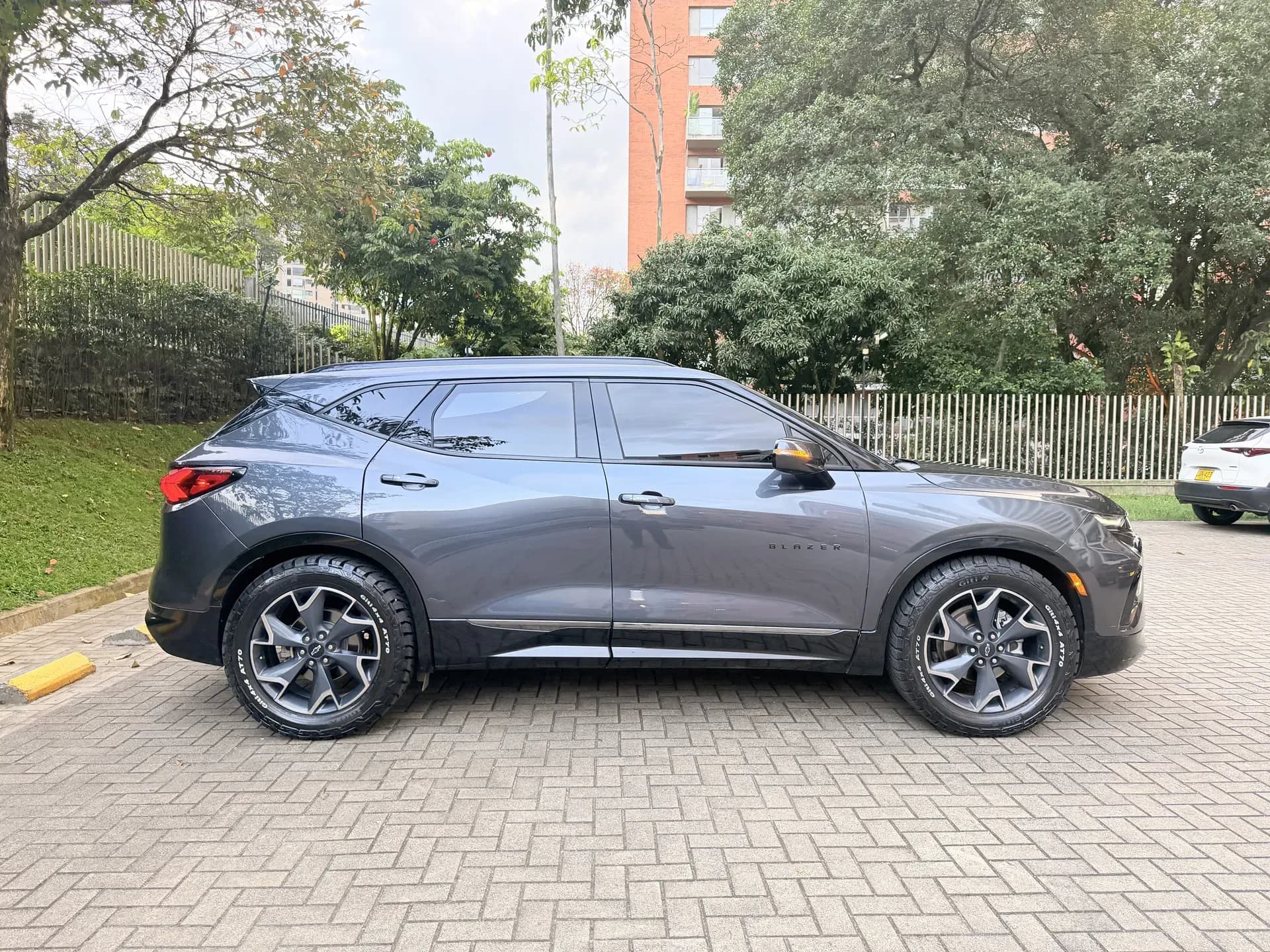 Alquiler de vehiculos blindados Medellin - Chevrolet Blazer RS blindada