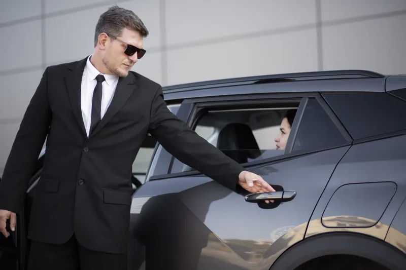 Carro Blindado en Colombia: Beneficios, Seguridad y Cuándo Vale la Pena - Alquiler de Autos Medellín