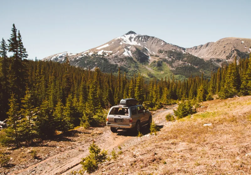 Mejores Carros para Viajar por Colombia: SUVs, Sedanes y Blindados - Alquiler de Autos Medellín
