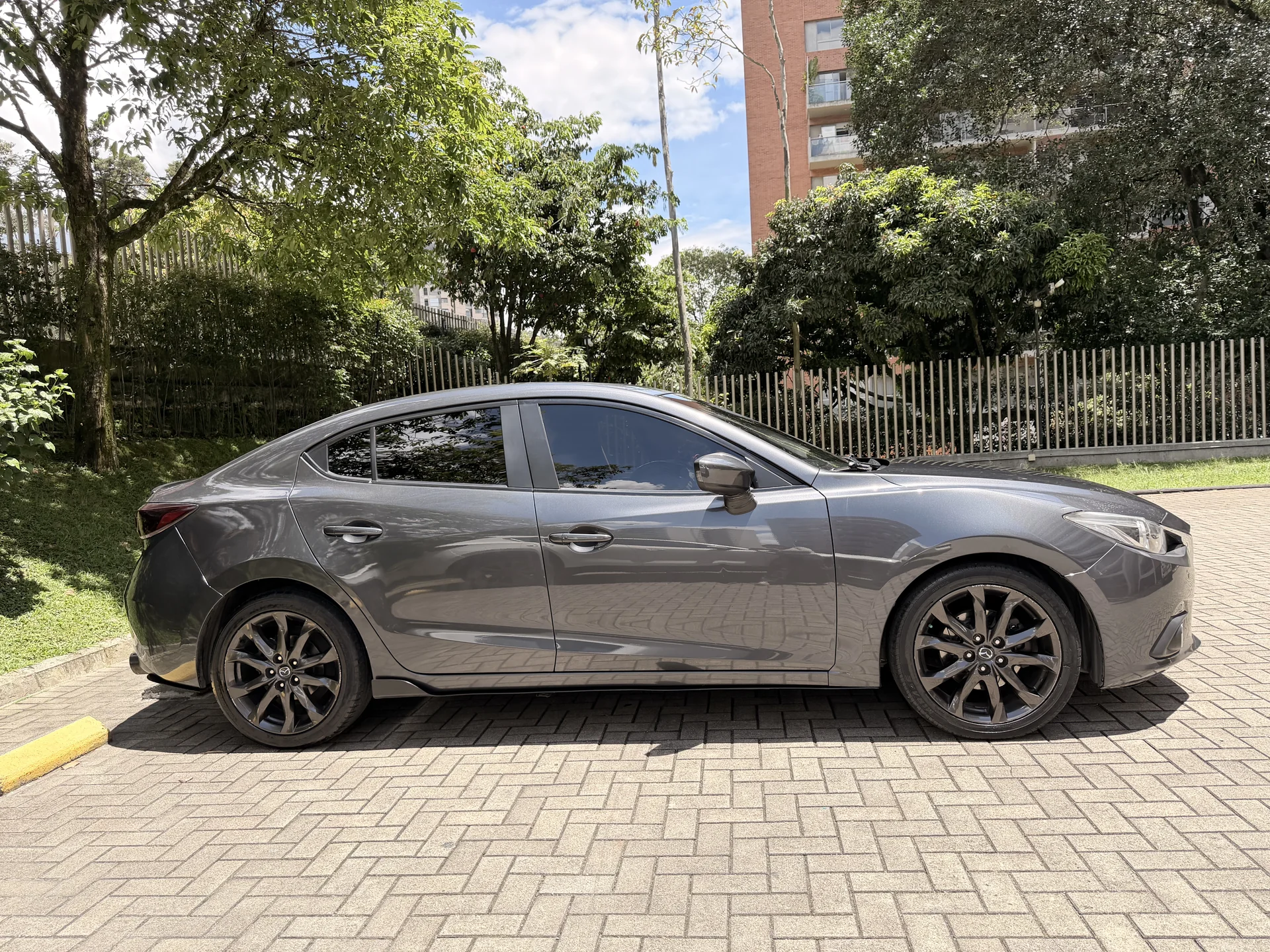 Mazda 3 Grand Touring foto 2