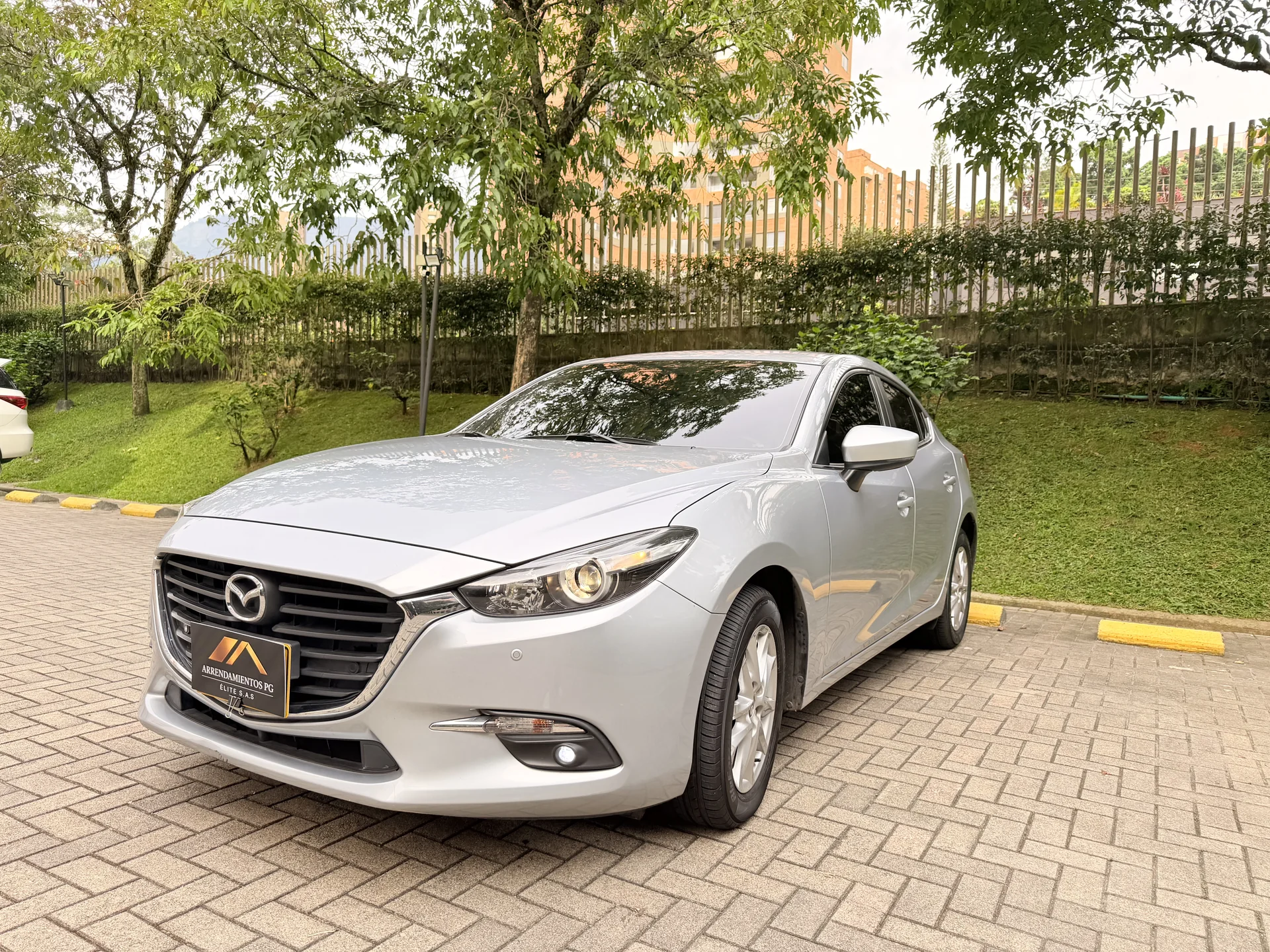 Mazda 3 Touring foto 1