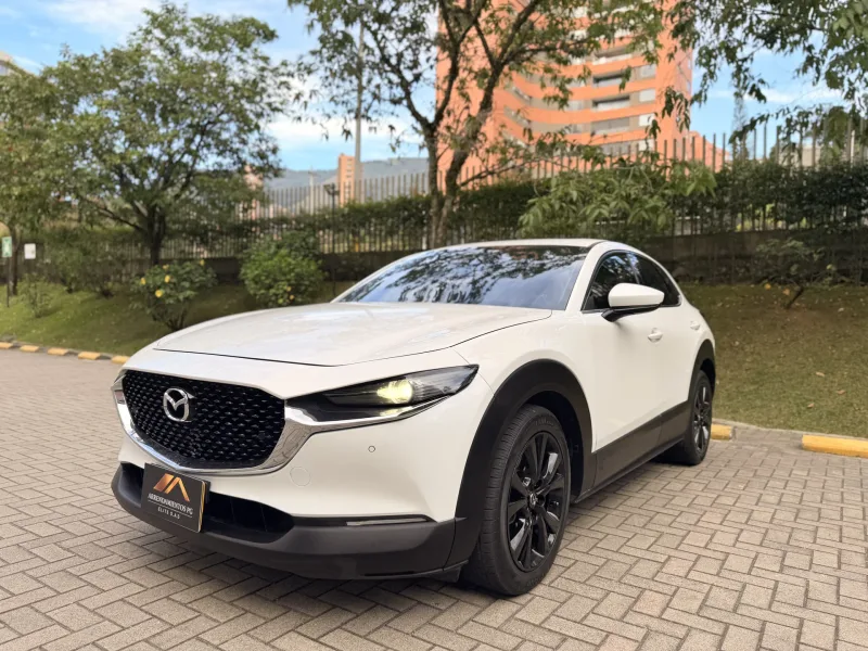 Alquiler Mazda CX-30 Híbrida Medellín