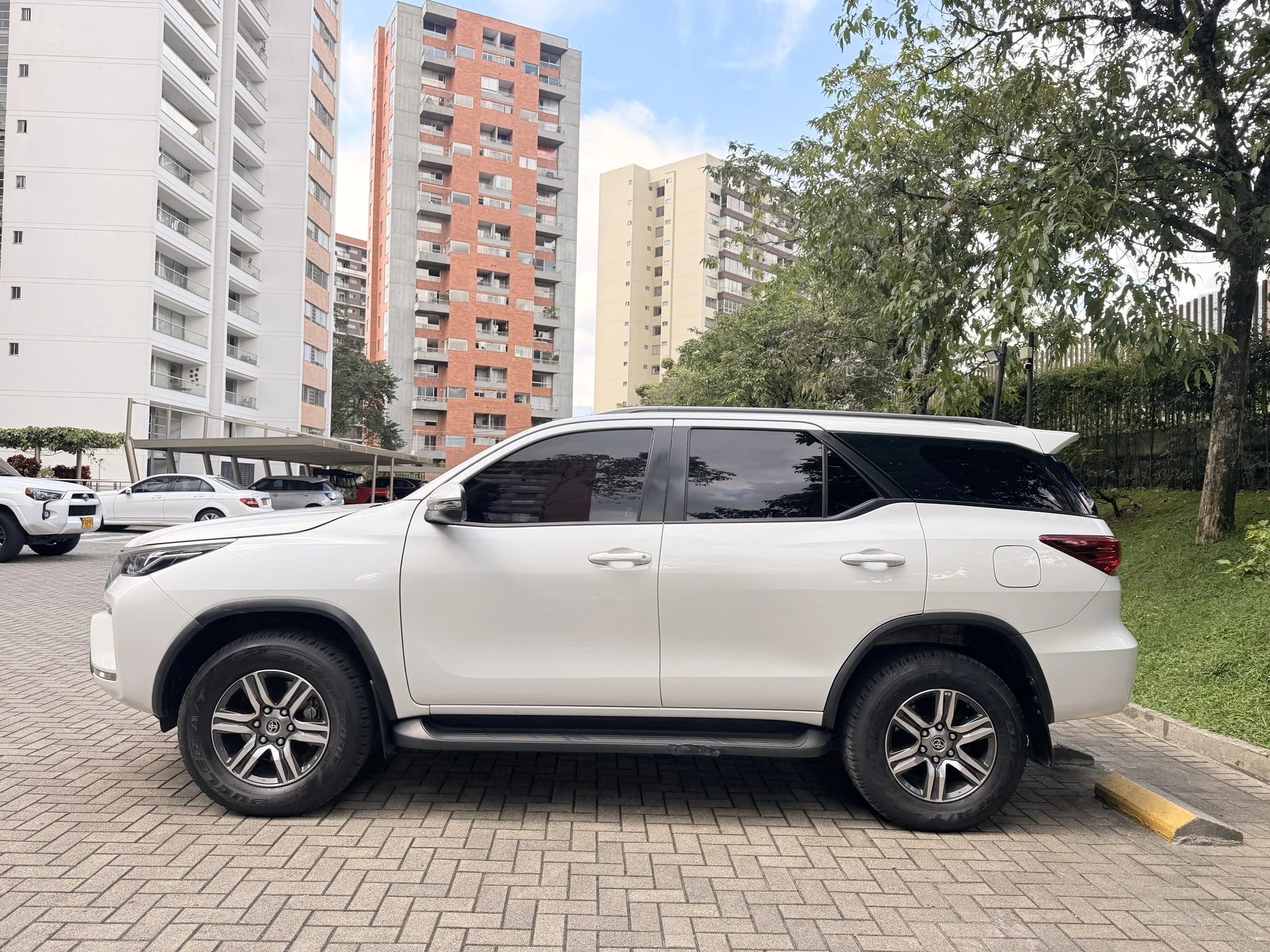 Toyota Fortuner Diésel Blanca 2024 foto 2