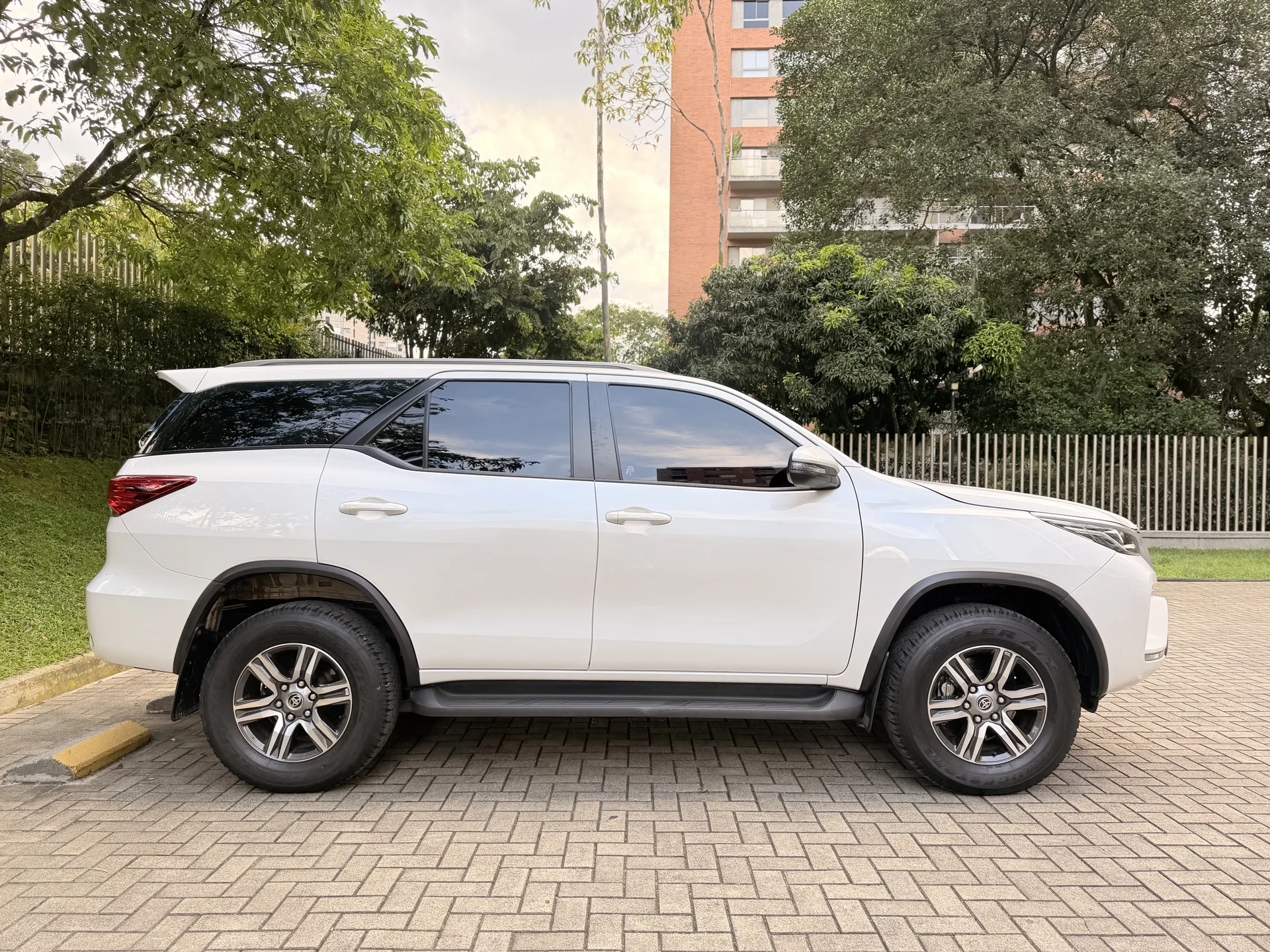 Toyota Fortuner Diésel Blanca 2024 foto 5