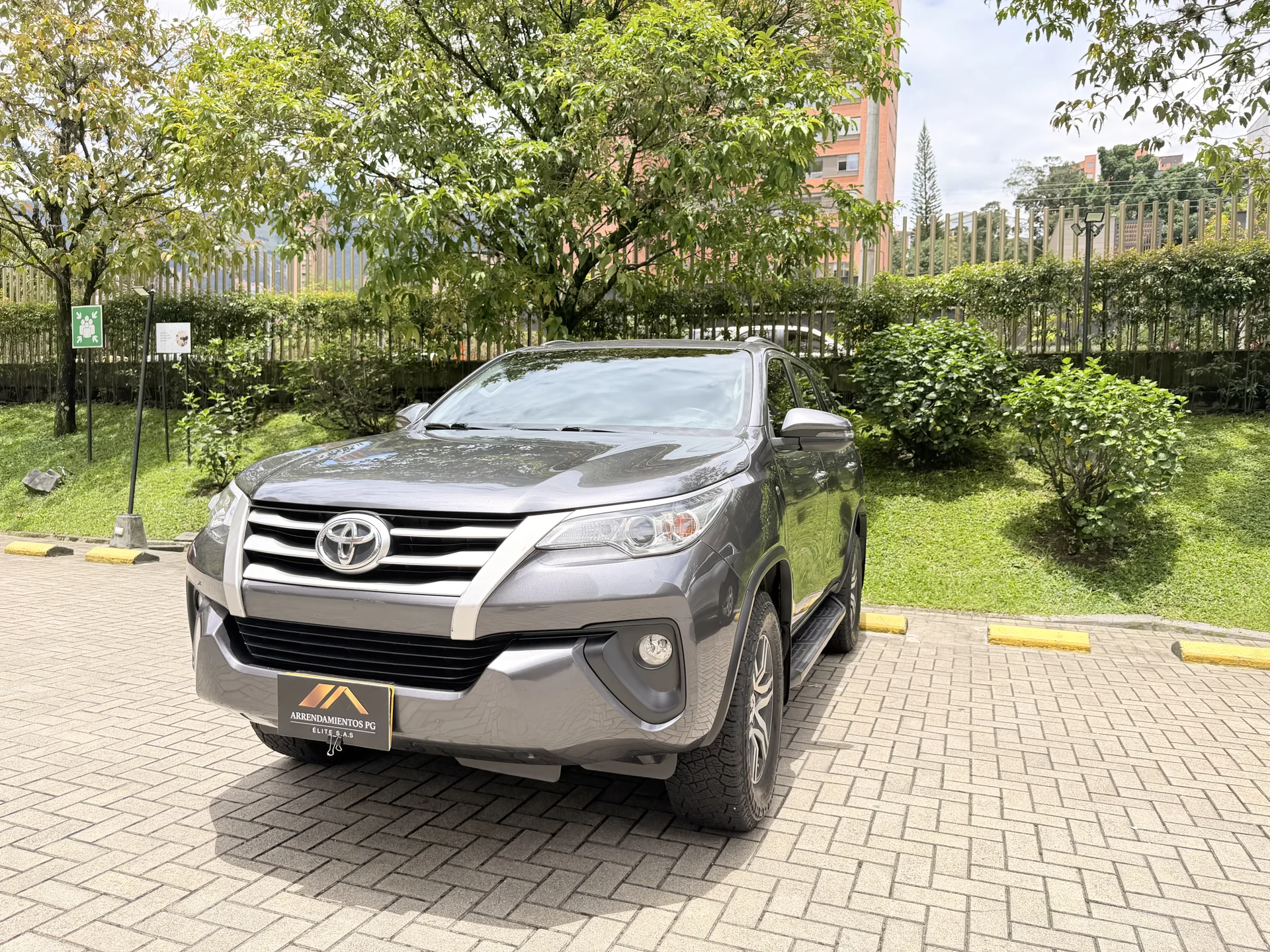 Toyota Fortuner Diesel Gray 2020 photo 1