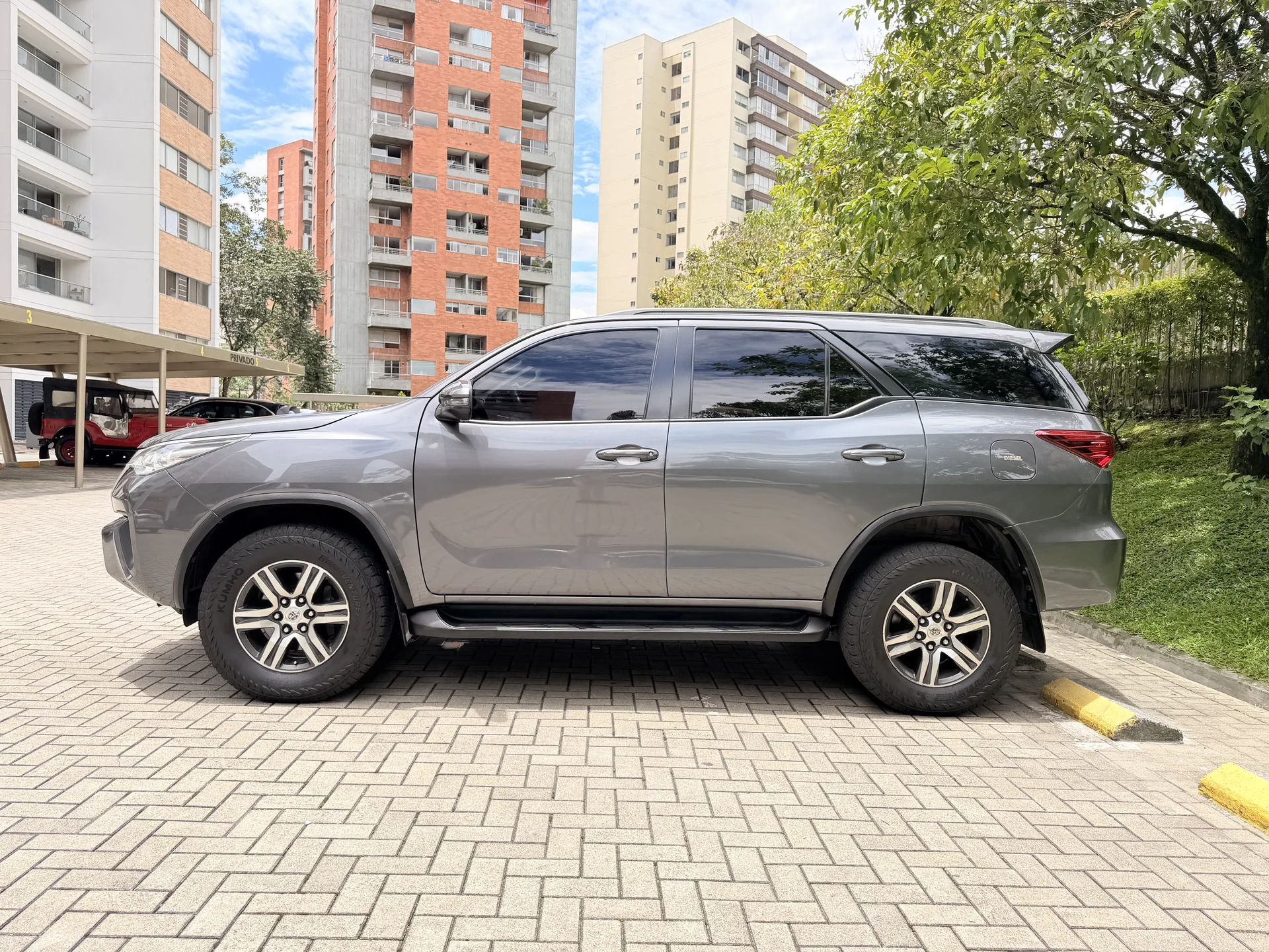 Toyota Fortuner Diesel Gray 2020 photo 2