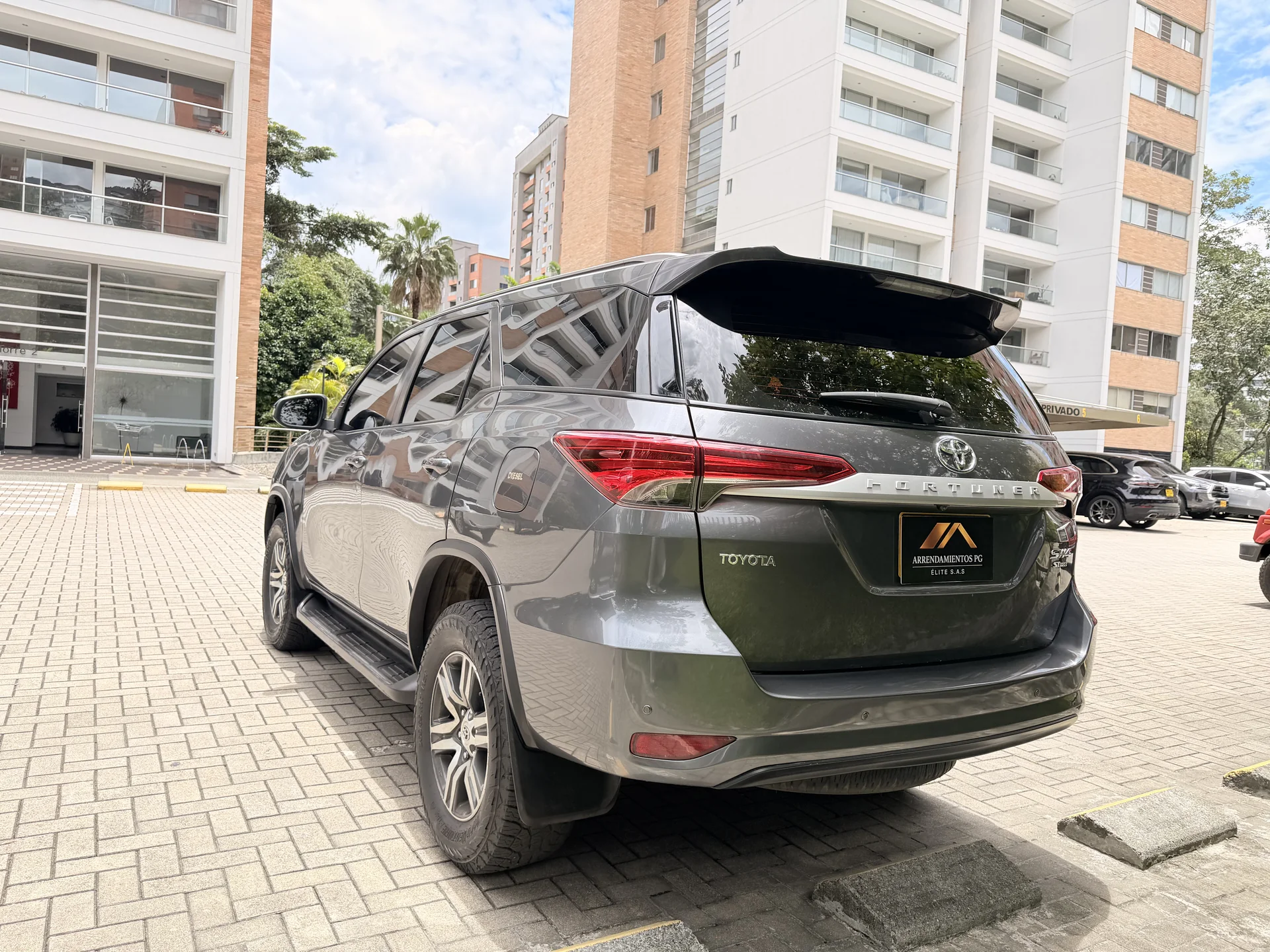Toyota Fortuner Diesel Gray 2020 photo 3