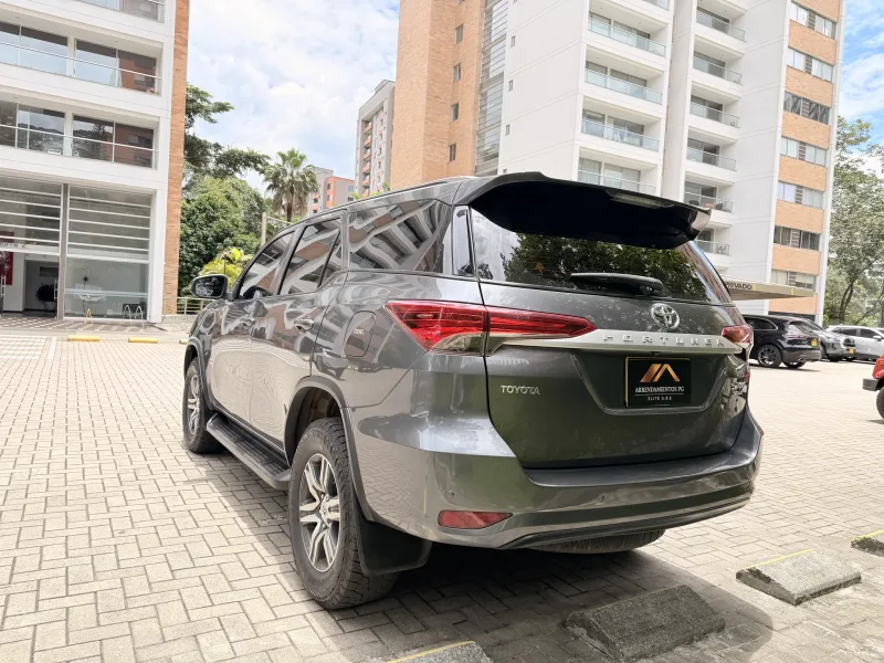 Gray diesel Toyota Fortuner 2020 — pico y placa exempt in Medellín