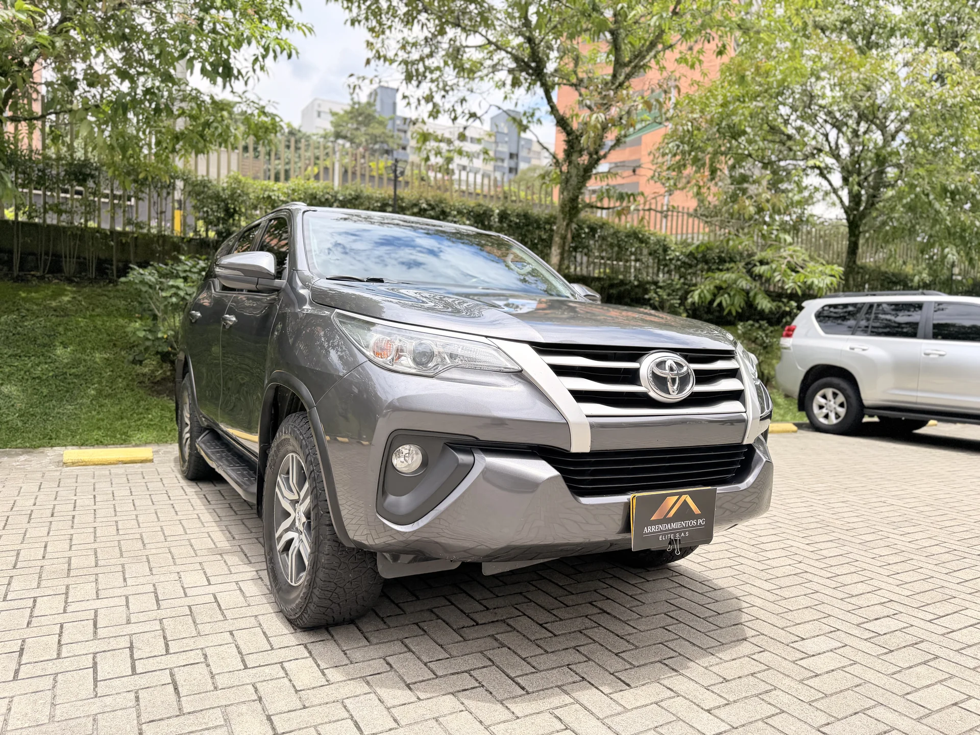 Toyota Fortuner Diesel Gray 2020 photo 5