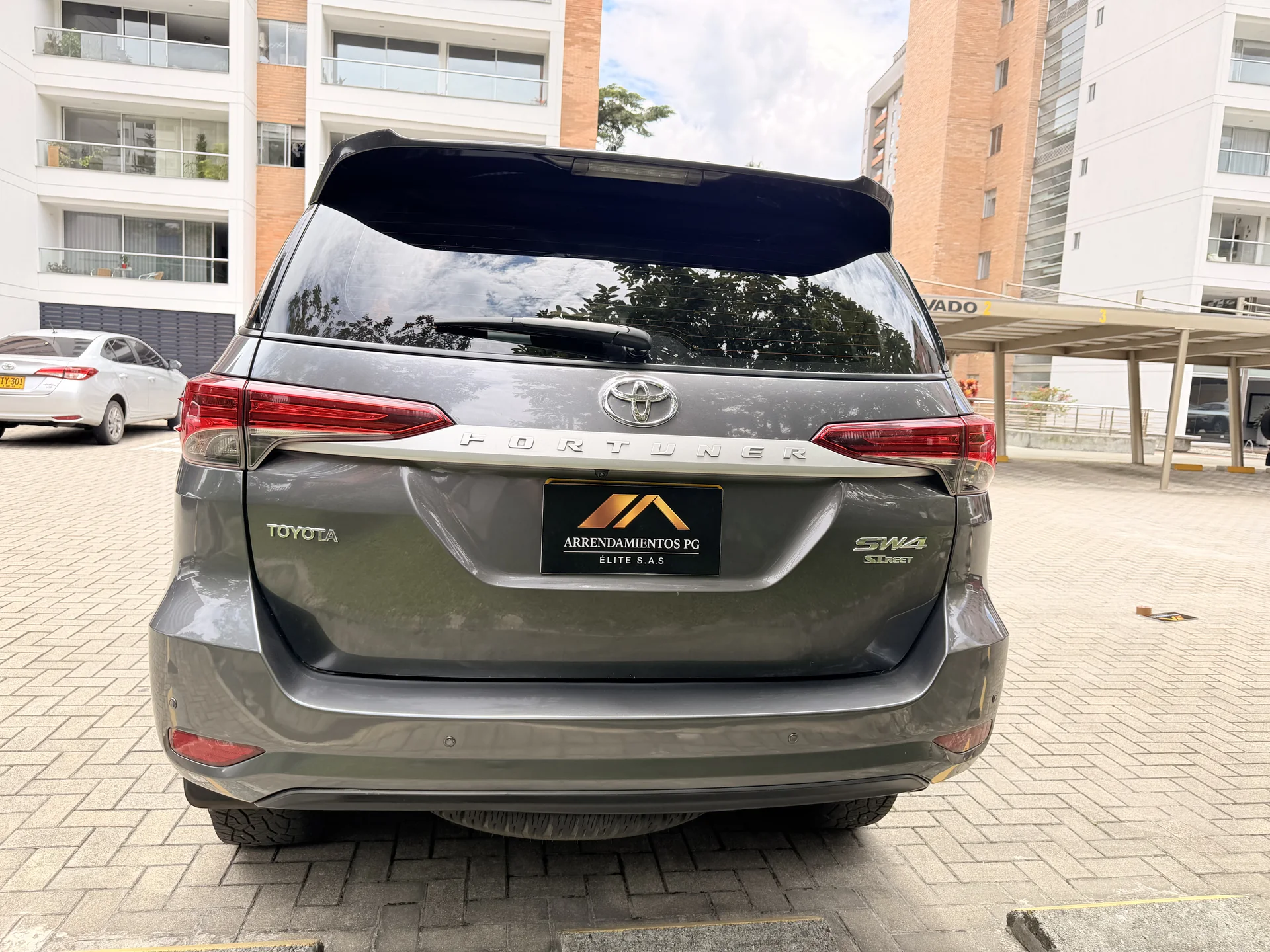 Toyota Fortuner Diesel Gray 2020 photo 11