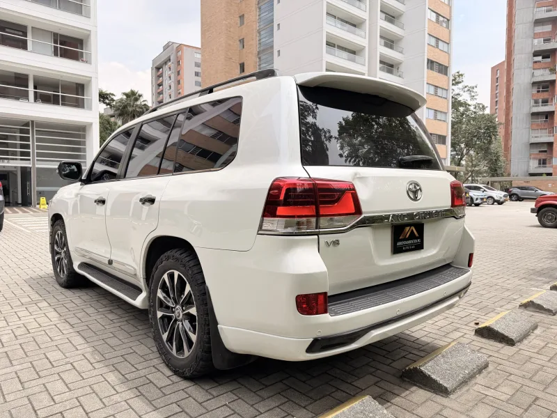 Toyota Land Cruiser Sahara Blindada 2018 — detalle interior
