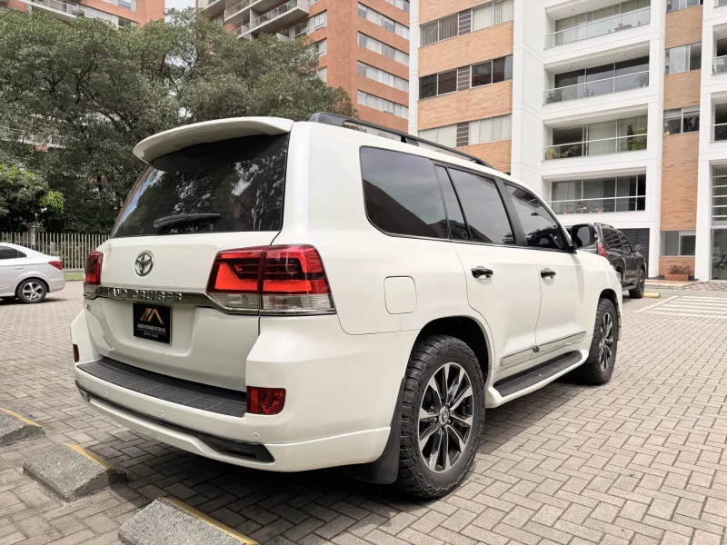 Toyota Land Cruiser Sahara Blindada 2018 — detalle interior