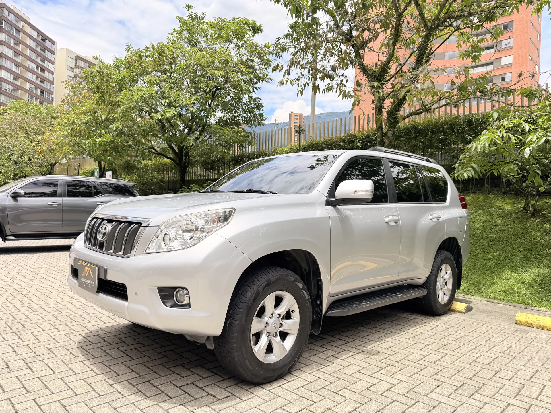 Toyota Land Cruiser Prado TXL foto 1