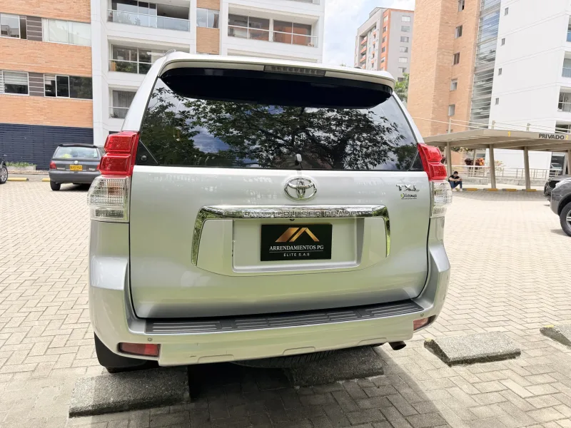 Interior Toyota Land Cruiser Prado TXL - 7 pasajeros con cuero