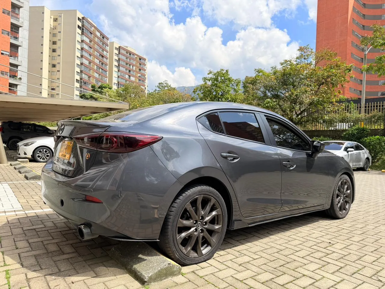 Alquiler Mazda 3 Medellín